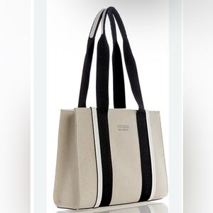 NWT GUESS BAG WHITE AND BLACK